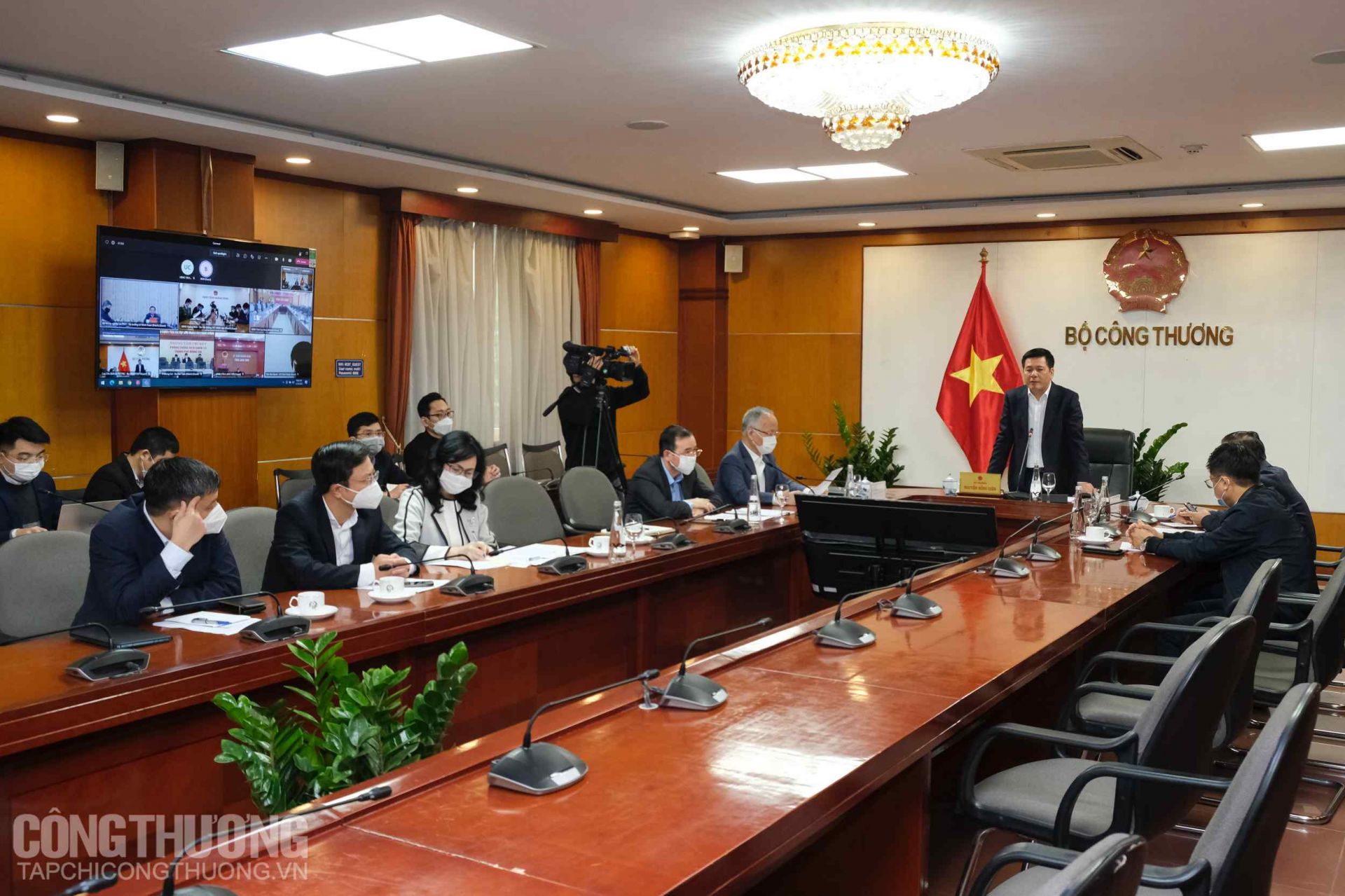 Bộ trưởng Bộ Công Thương Nguyễn Hồng Diên chủ trì cuộc họp sáng 18/1/2022 nhằm giải quyết tình hình ùn tắc hàng hóa tại các cửa khẩu biên giới phía Bắc