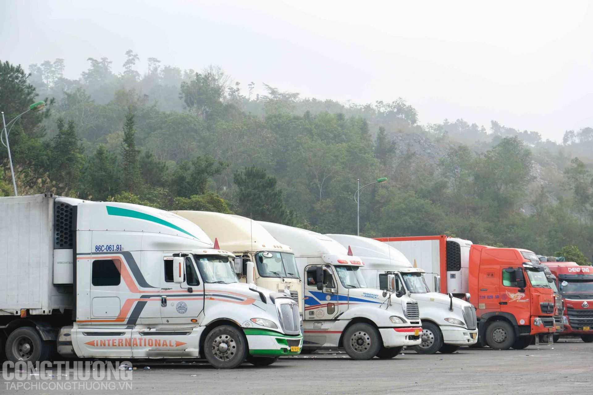Tính đến 8h00 sáng ngày 23 tháng 01 năm 2022, tổng số lượng xe còn tồn tại các cửa khẩu tại tỉnh Lạng Sơn là 484 xe