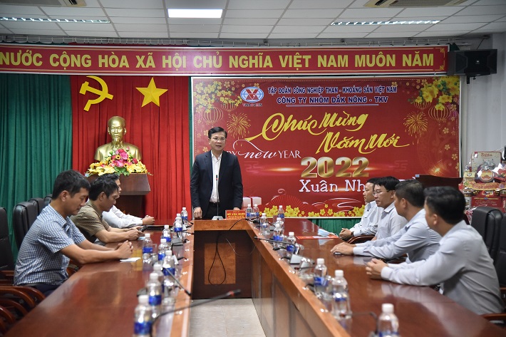 Đồng chí Hồ Văn Mười chúc Tết ban lãnh đạo điều hành Công ty
