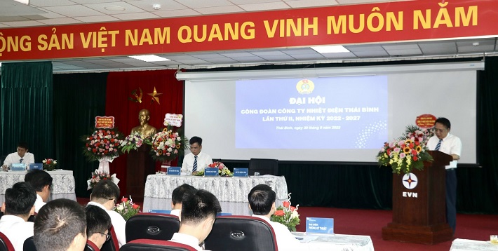 Đồng chí Tạ Ngọc Linh - Chủ tịch Công đoàn Khóa I phát biểu Khai mạc Đại hội