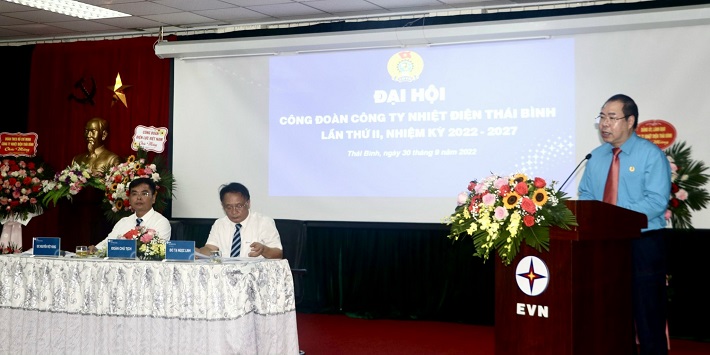 Đồng chí Đỗ Đức Hùng - Chủ tịch Công đoàn Điện lực Việt Nam phát biểu tại Đại hội