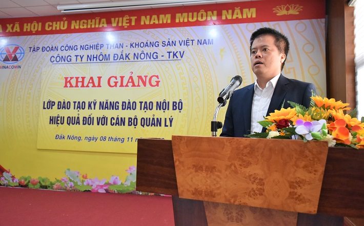  Ông Nguyễn Mạnh Dũng Phó Hiệu trưởng trường Quản trị kinh doanh Vinacomin phát biểu tại lễ khai giảng