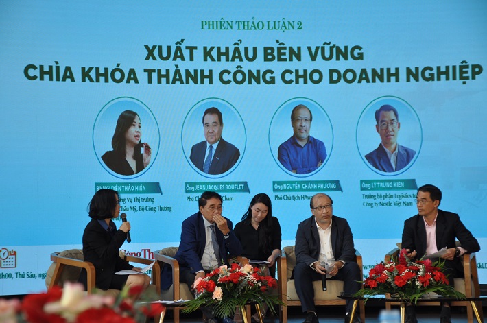 Ông Lý Trung Kiên, Trưởng bộ phận Logistics toàn quốc, Nestlé Việt Nam (thứ nhất, từ phải sang) tại hội thảo