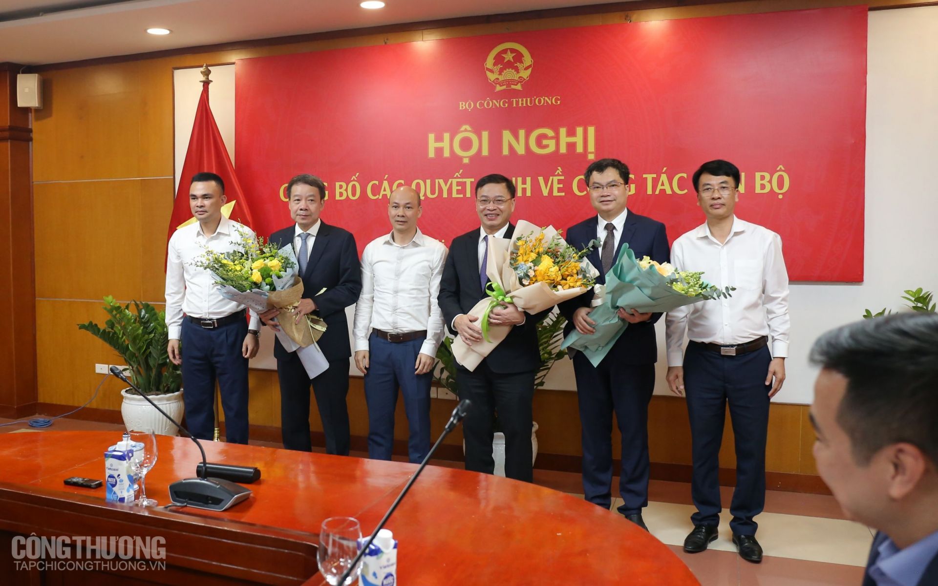 bổ nhiệm và điều động lãnh đạo mới