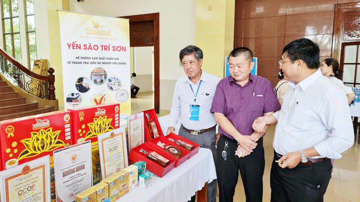 Giới thiệu sản phẩm tại hội nghị xúc tiến thương mại tỉnh Tiền Giang