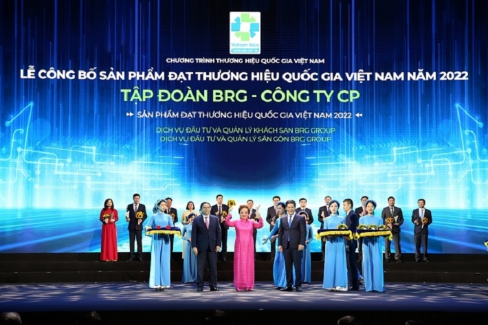 Madame Nguyễn Thị Nga, Chủ tịch Tập đoàn BRG, nhận danh hiệu “Sản phẩm đạt Thương hiệu Quốc gia Việt Nam 2022”