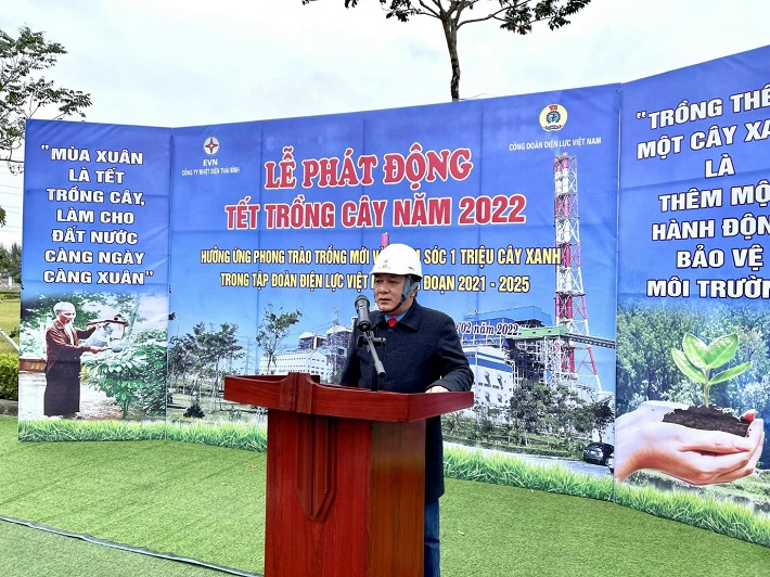 Đồng chí Tạ Ngọc Linh – Chủ tịch Công đoàn Công ty Nhiệt điện Thái Bình phát động  “Tết trồng cây” năm 2022