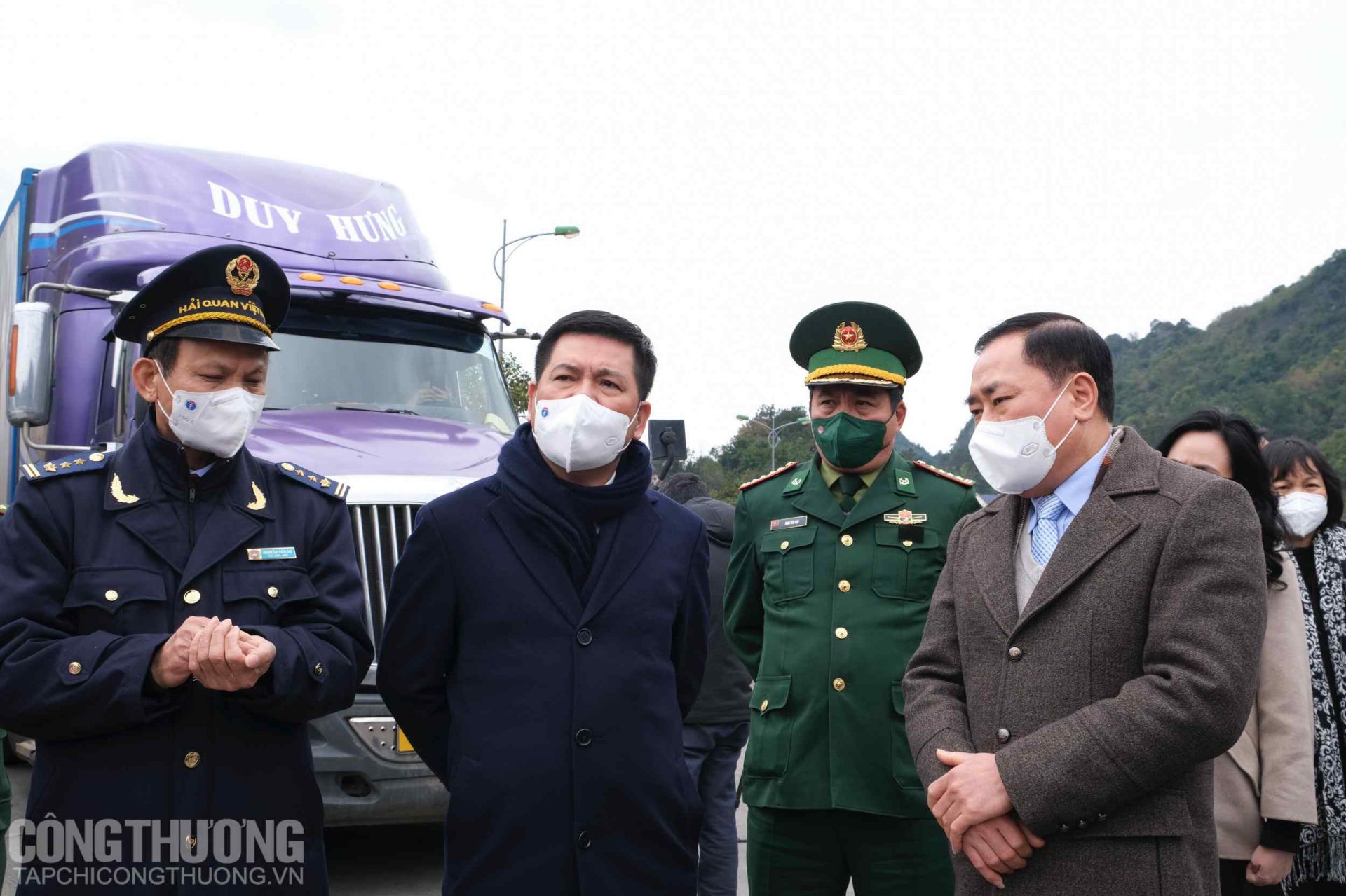 Bộ trưởng Bộ Công Thương Nguyễn Hồng Diên kiểm tra tình hình hàng hóa tại cửa khẩu Hữu Nghị (Lạng Sơn)