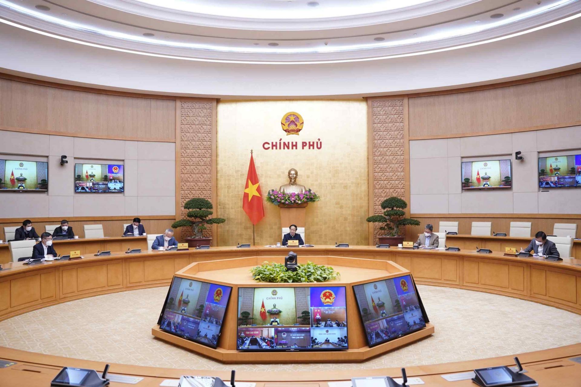 Ngày 25/2/2022, Phó Thủ tướng Lê Văn Thành chủ trì Hội nghị trực tuyến về tình hình xử lý hàng hóa ùn tắc tại các cửa khẩu biên giới phía Bắc