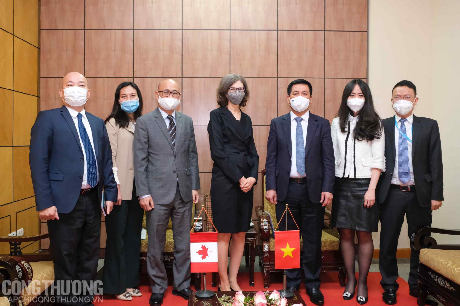 Bộ trưởng Nguyễn Hồng Diên tiếp Đại sứ Canada tại Việt Nam