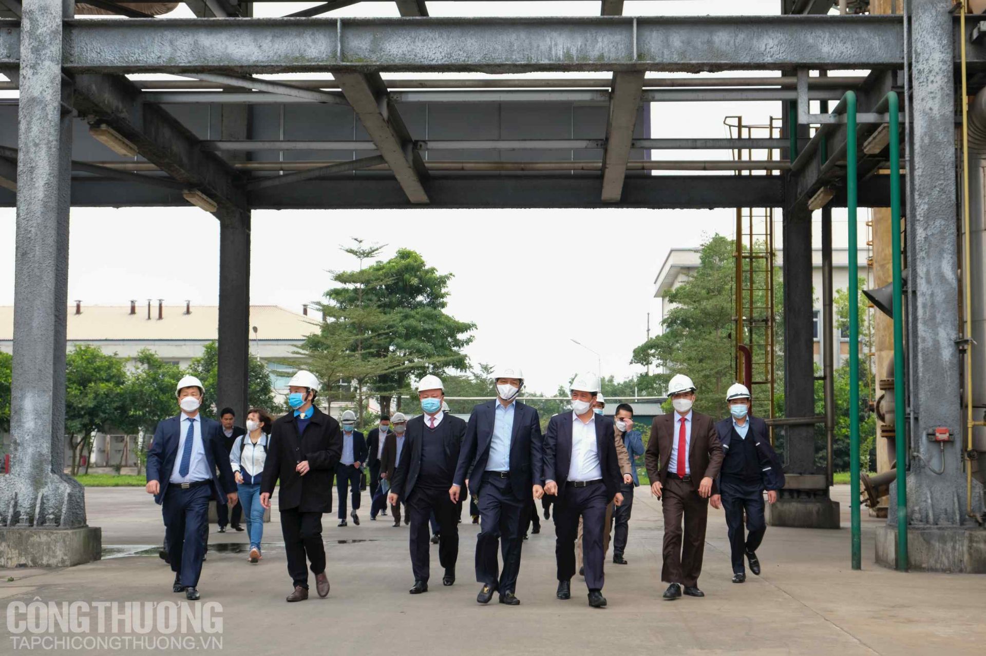Đoàn công tác Bộ Công Thương đến thăm Nhà máy Đạm Ninh Bình