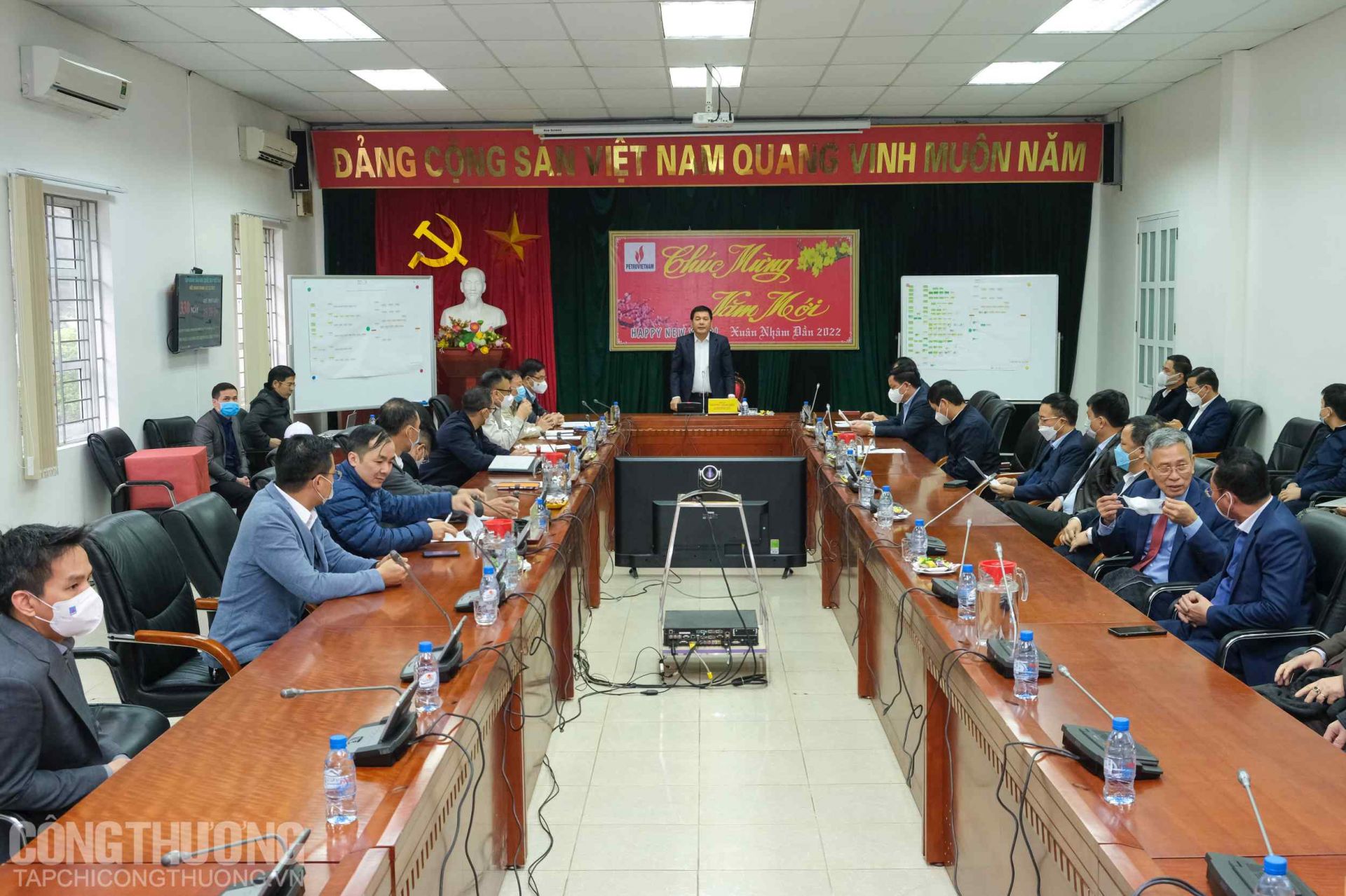 Bộ trưởng Nguyễn Hồng Diên cùng đoàn công tác Bộ Công Thương có mặt tại Nhà máy Nhiệt điện Thái Bình 2 từ 7h30 sáng mùng 4 Tết để chúc mừng năm mới và động viên tinh thần cán bộ, người lao động trong dự án