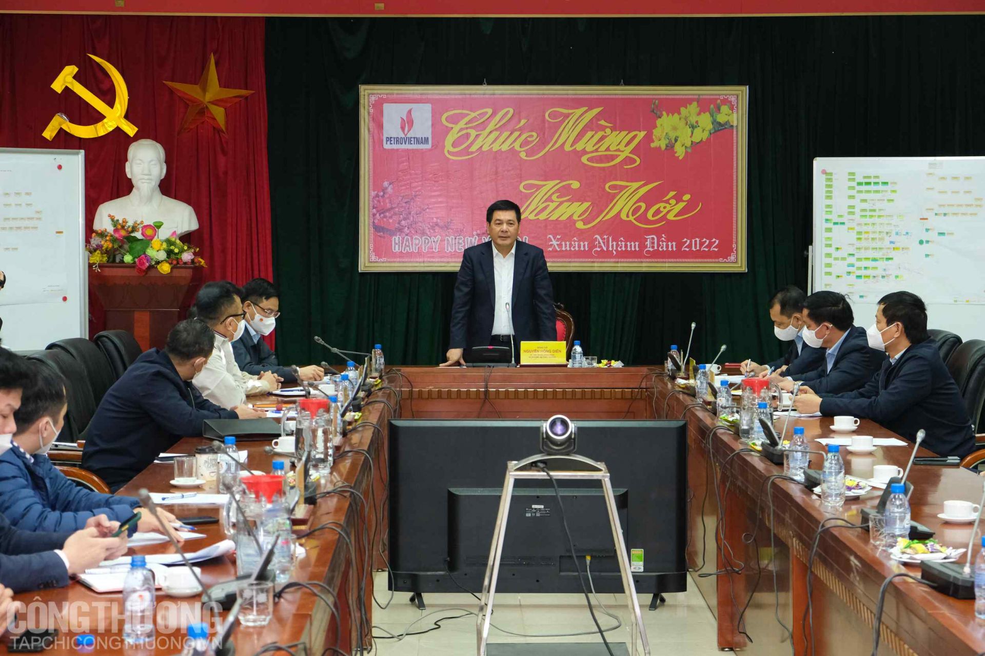 Bộ trưởng Nguyễn Hồng Diên đặt ra 5 nhóm nhiệm vụ trọng tâm cho PVN và các nhà thầu, khẳng định Bộ Công Thương sẽ phối hợp với các Bộ, ngành để thường xuyên thông tin, tháo gỡ vướng mắc kịp thời cho dự án Nhiệt điện Thái Bình 2