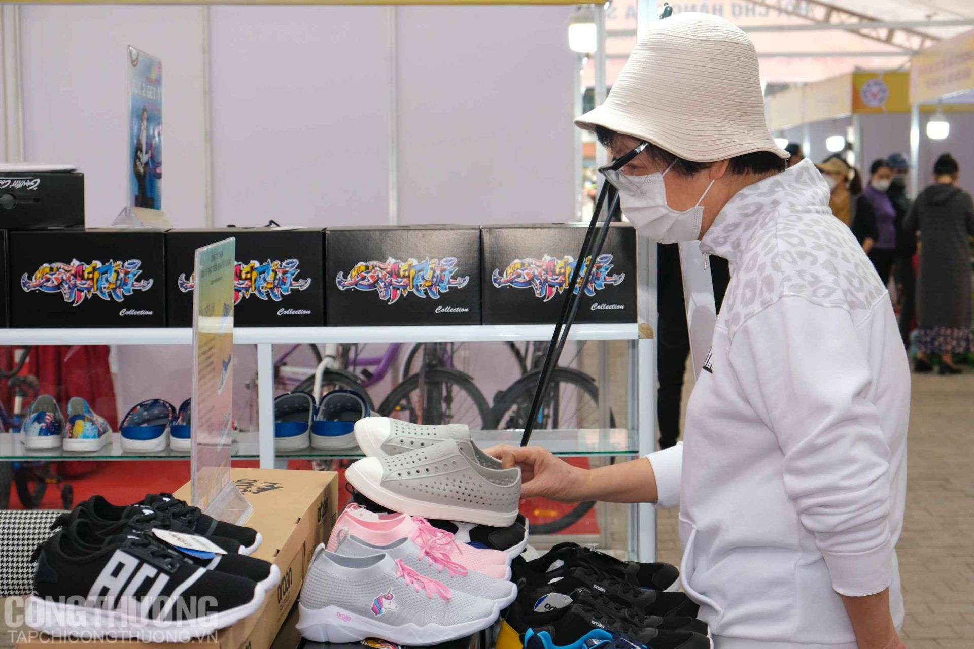 Hội chợ thu hút sự quan tâm mua sắm của đông đảo người tiêu dùng Thủ đô