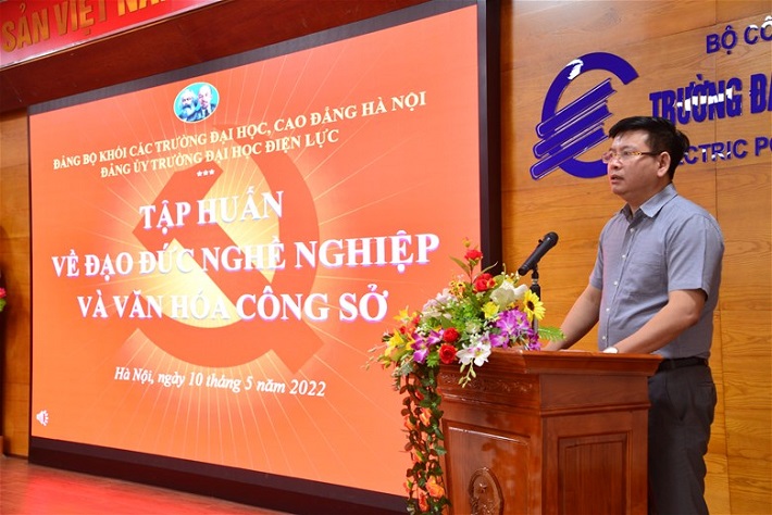 PGS.TS Đinh Văn Châu phát biểu tại chương trình tập huấn.