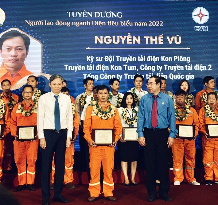 Ông Nguyễn Thế Vũ - Đội Truyền tải điện Kon Plông, Truyền tải điện Kon Tum, Công ty Truyền tải điện 2 tại Lễ biểu dương