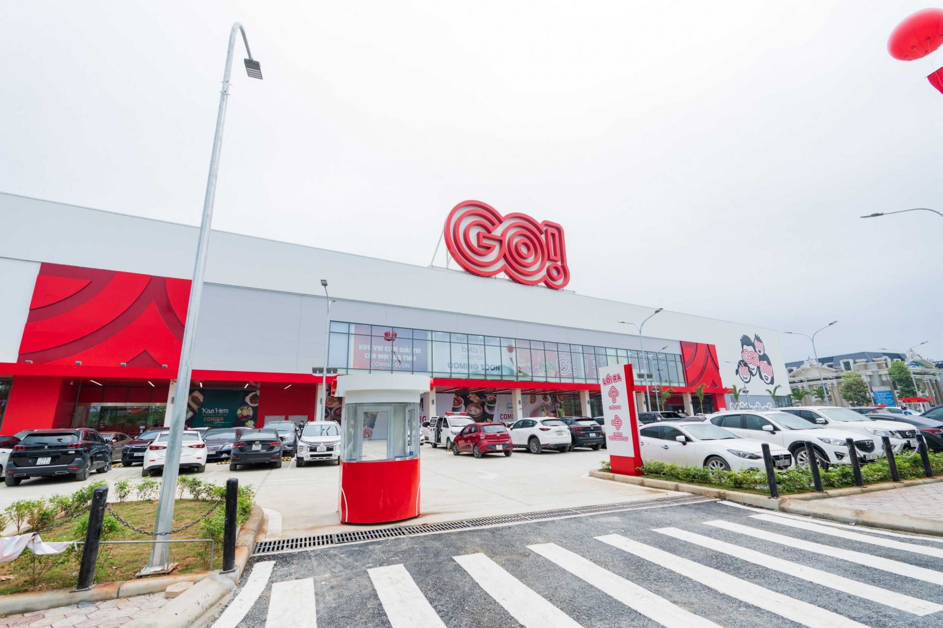 Central Retail đã đẩy mạnh chuyển đổi mô hình siêu thị Big C và xây mới nhiều siêu thị GO!, mini go!, Tops Market tại Việt Nam