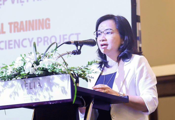 Bà Ngô Thu Hà – Phó Tổng Giám đốc đại diện Ngân hàng SHB tham dự hội thảo chia sẻ về lợi ích và quy trình vận hành của dự án VSUEE