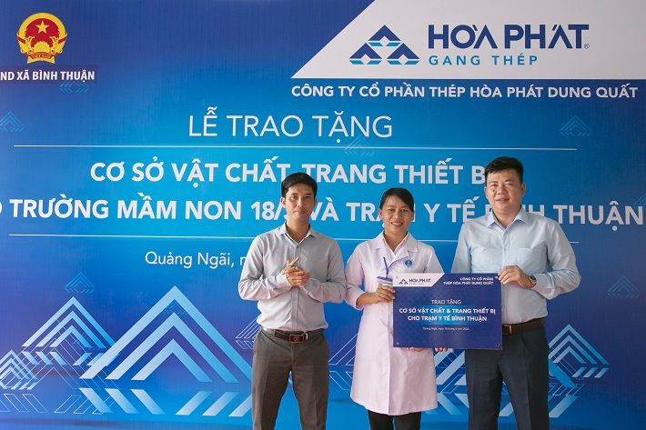 Trao tặng cơ sở vật chất và trang thiết bị cho Trạm y tế Bình Thuận.