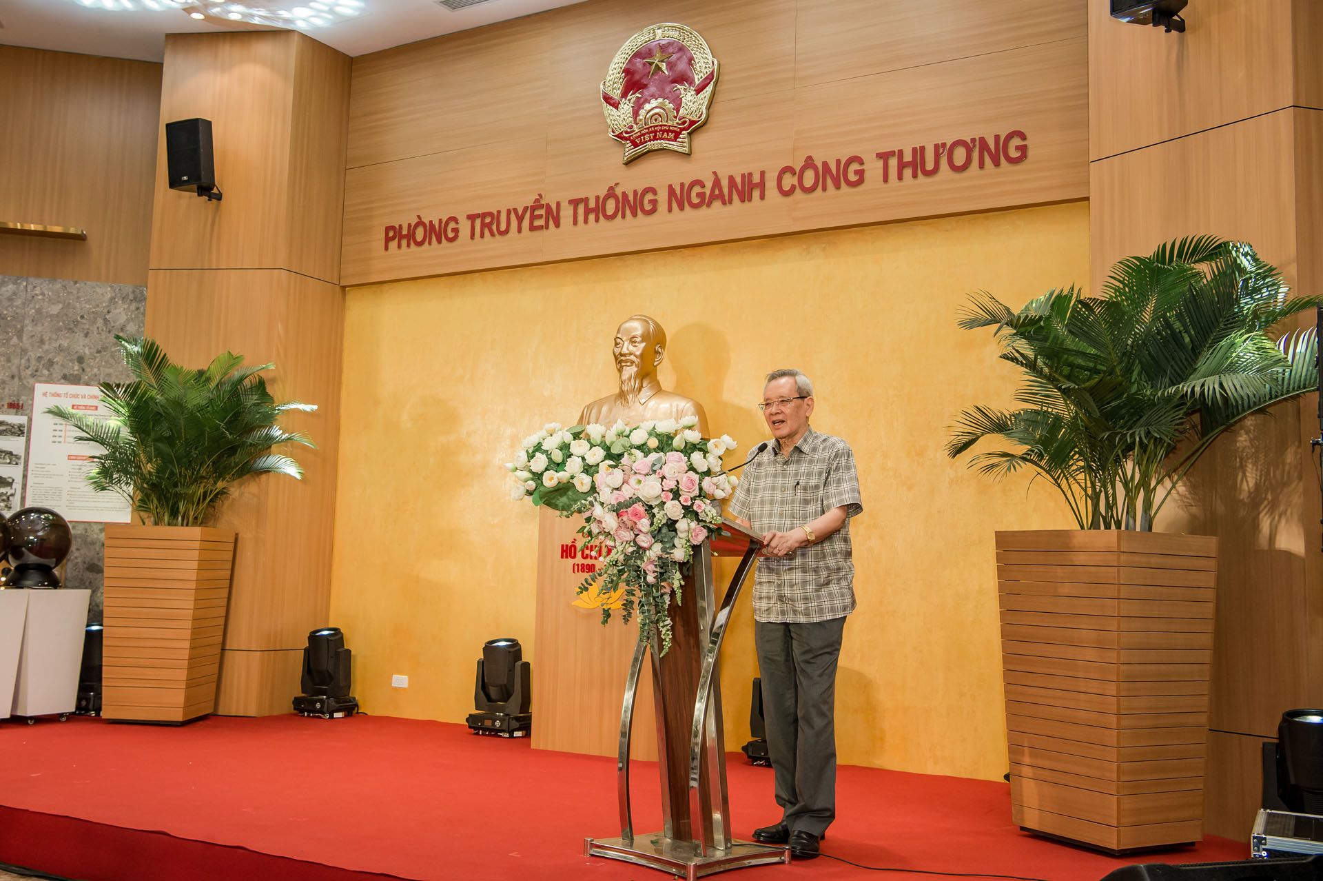 Ông Lê Quốc Khánh - Nguyên Thứ trưởng Bộ Công nghiệp chia sẻ tại sự kiện