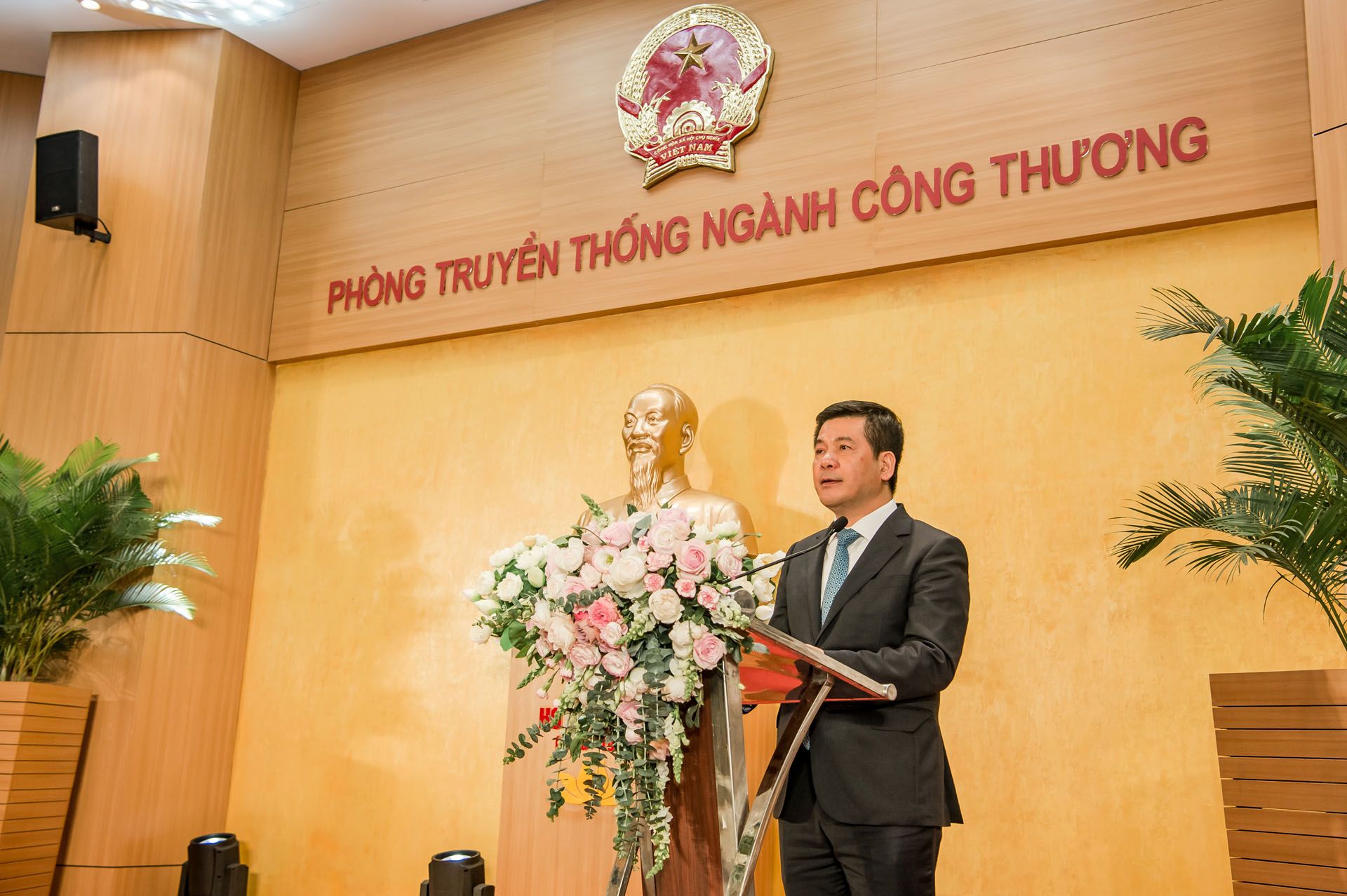 Bộ trưởng Bộ Công Thương Nguyễn Hồng Diên phát biểu tại sự kiện