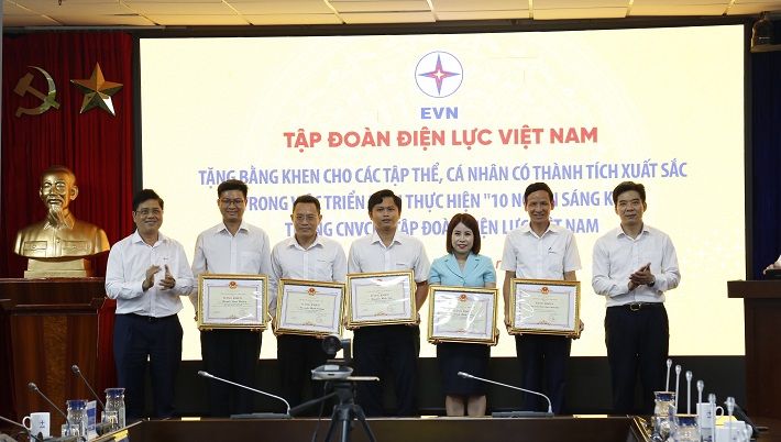 Công đoàn EVNGENCO1 được Tập đoàn Điện lực Việt Nam trao tặng Bằng khen có thành tích xuất sắc