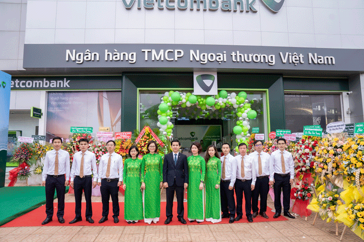 Tập thể cán bộ nhân viên VCB Bắc Đắk Lắk