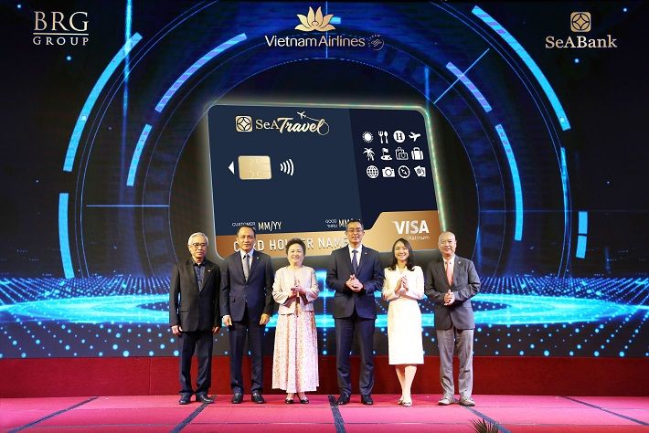 Đại diện Vietnam Airlines, BRG và SeABank tại sự kiện ra mắt thẻ SeATravel
