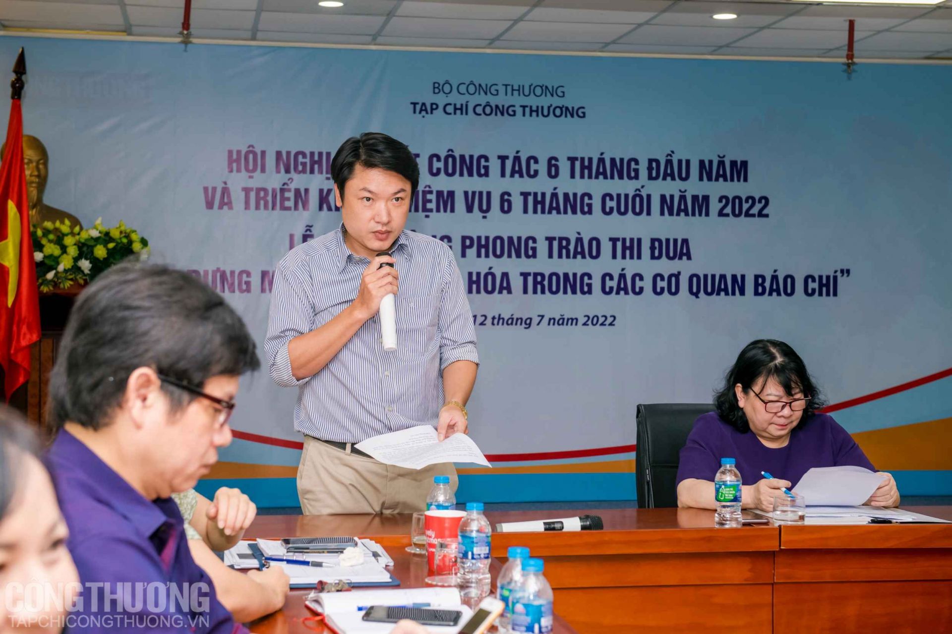Chủ tịch Công đoàn Tạp chí Công Thương Nguyễn Thái Linh phát biểu kêu gọi các phóng viên Tạp chí tiếp tục trau dồi kiến thức, nâng cao trình độ nghiệp vụ, rèn luyện bản lĩnh chính trị, nêu cao trách nhiệm xã hội, đạo đức nghề nghiệp