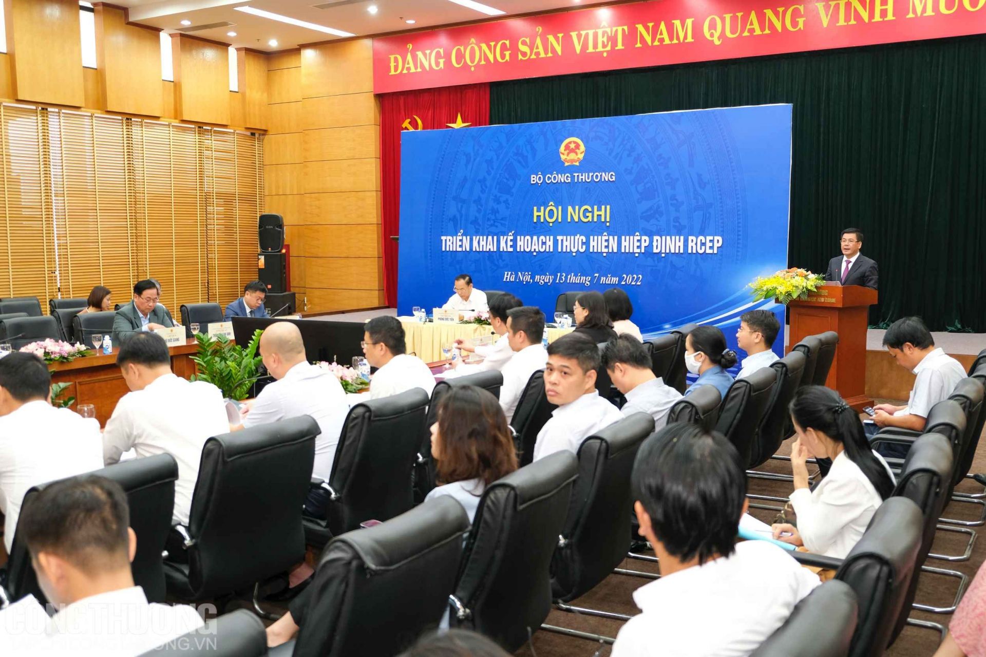 Bộ trưởng Nguyễn Hồng Diên nhận định việc đưa RCEP vào thực thi vừa là thời cơ nhưng cũng là thách thức cho các ngành hàng, doanh nghiệp Việt Nam