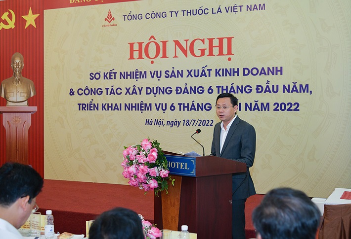 Ông Hồ Lê Nghĩa – Chủ tịch Hội đồng thành viên Vinataba đưa các nhóm giải pháp thực hiện kế hoạch sản xuất - kinh doanh 6 tháng cuối năm 2022