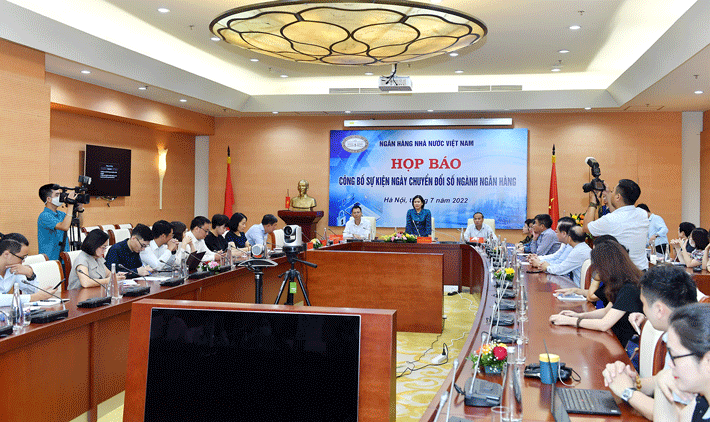 Họp báo công bố ngày chuyển đổi số của ngành Ngân hàng