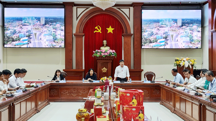 Quyền Giám đốc Sở Công thương tỉnh Tiền Giang Đặng Văn Tuấn phát biểu tại hội nghị.