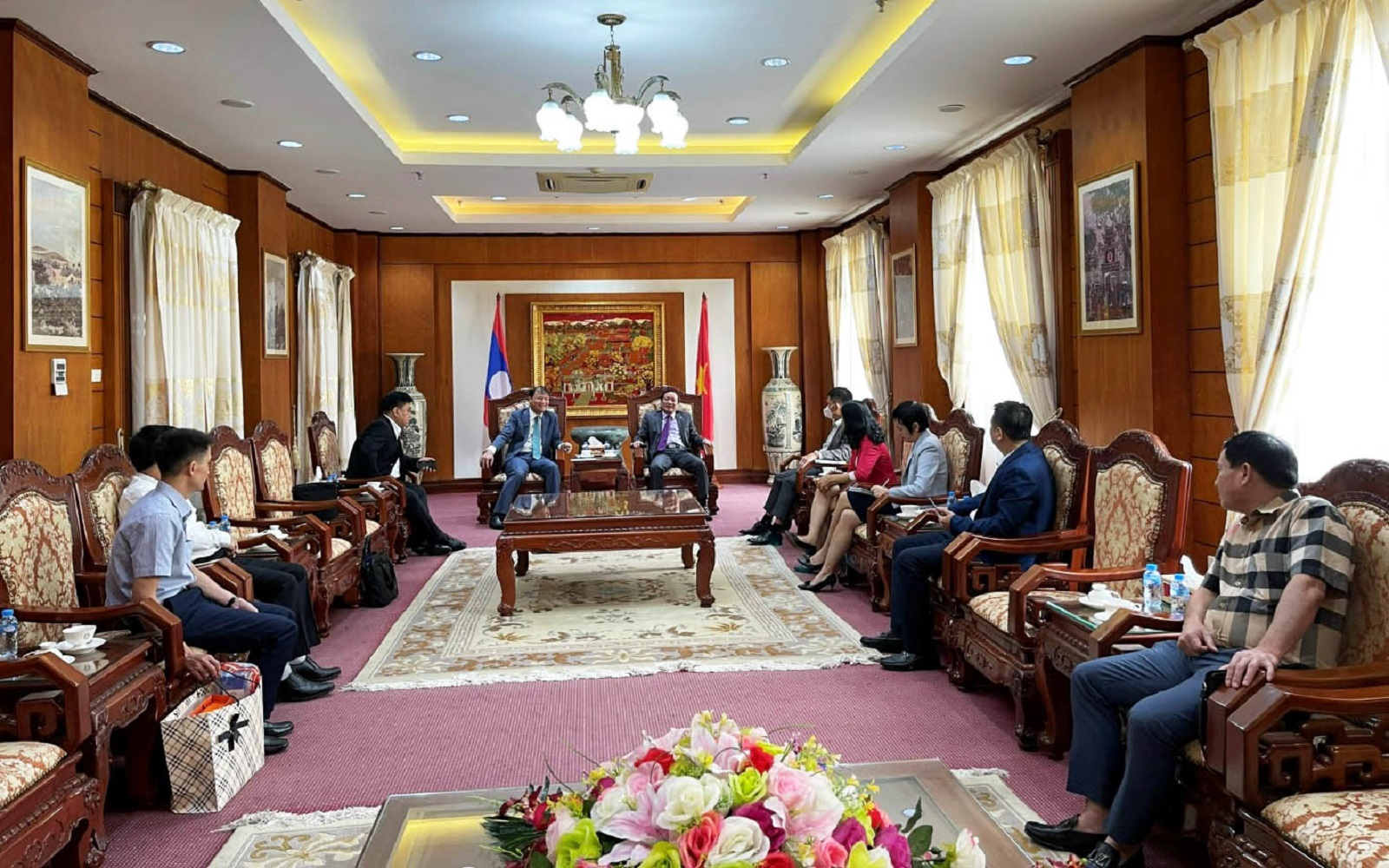 Thứ trưởng Đỗ Thắng Hải đánh giá cao sự phối hợp chặt chẽ của Đại sứ quán trong việc hỗ trợ kết nối doanh nghiệp Việt Nam - Lào