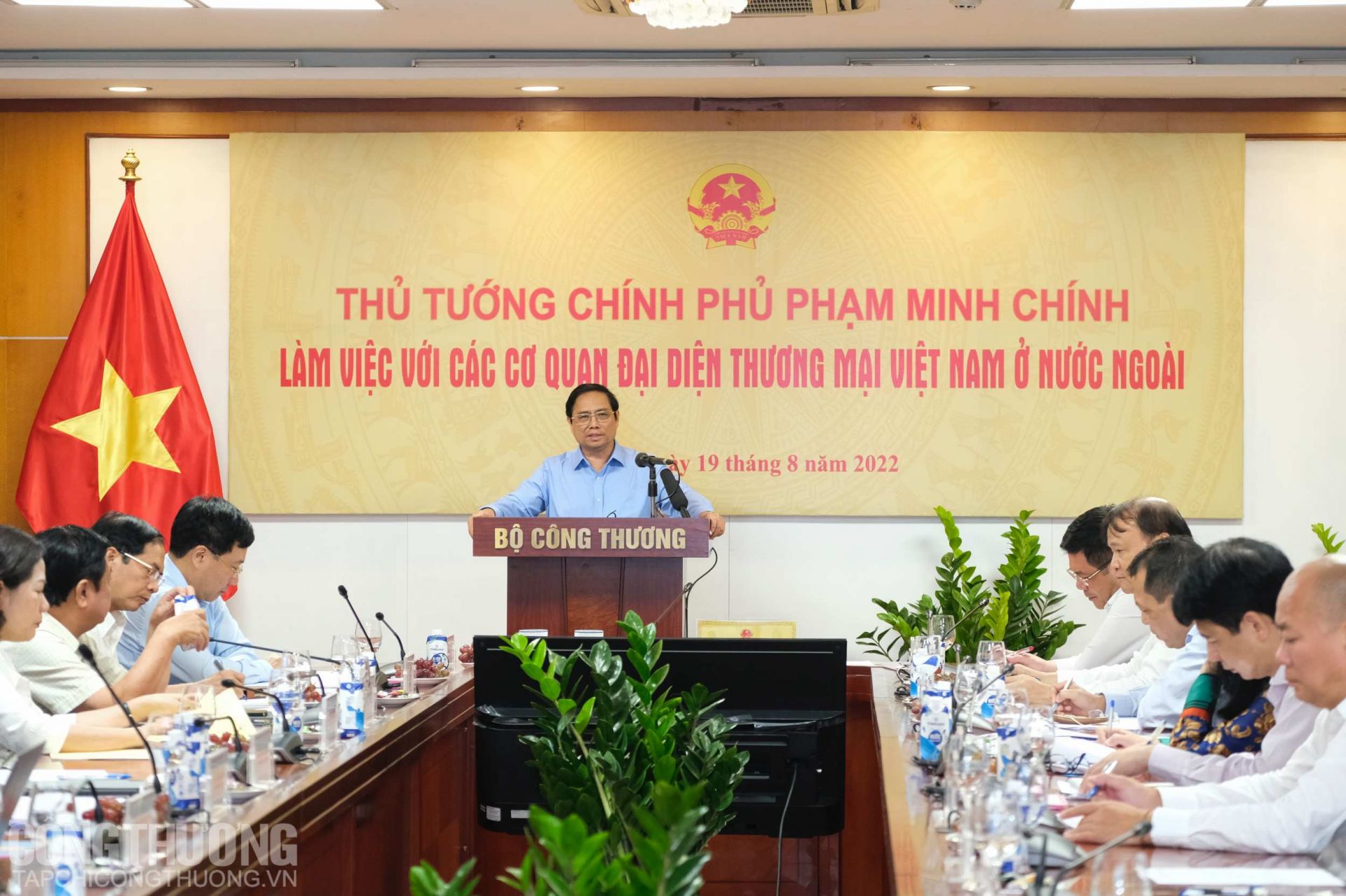 Thủ tướng Phạm Minh Chính yêu cầu các thương vụ, chi nhánh thương vụ Việt Nam tại nước ngoài cần tham mưu, đề xuất các vấn đề mang tính chiến lược và những phản ứng chính sách phù hợp với từng thị trường xuất khẩu