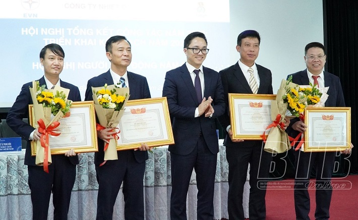 Các cá nhân được nhận Ủy ban Quản lý vốn nhà nước tại doanh nghiệp tặng danh hiệu Chiến sĩ thi đua