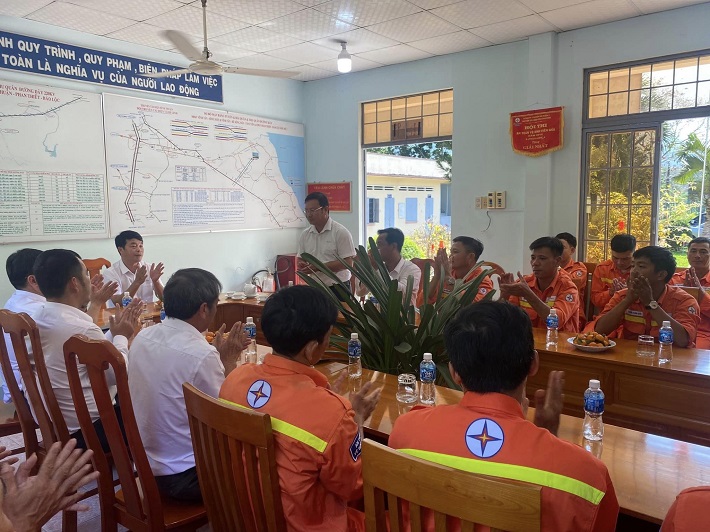 Ông Đinh Văn Cường - Phó Giám đốc PTC3 thăm và gặp mặt CBCNV Đội truyền tải điện Tánh Linh, Truyền tải điện Bình Thuận