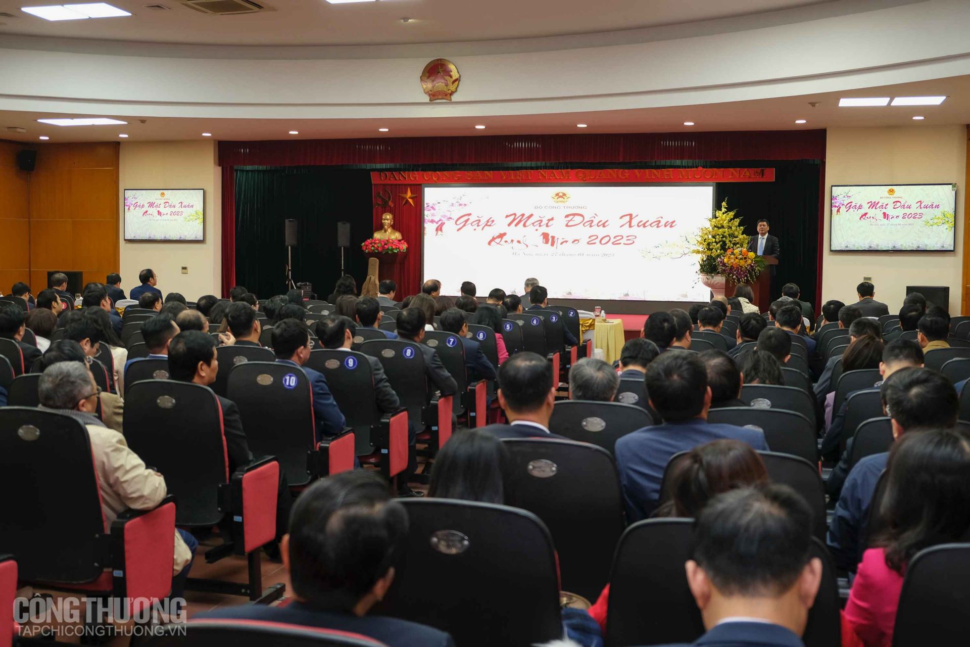 Bộ trưởng Bộ Công Thương Nguyễn Hồng Diên đánh giá cao hoạt động đảm bảo cung ứng vật tư, nguyên nhiên liệu, hàng hóa, dịch vụ thiết yếu dịp Tết vừa qua của ngành Công Thương