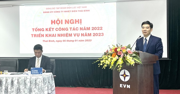 Đồng chí Nguyễn Hữu Tuấn – Phó Bí thư thường trực, Đảng ủy Tập đoàn Điện lực Việt Nam phát biểu tại Hội nghị
