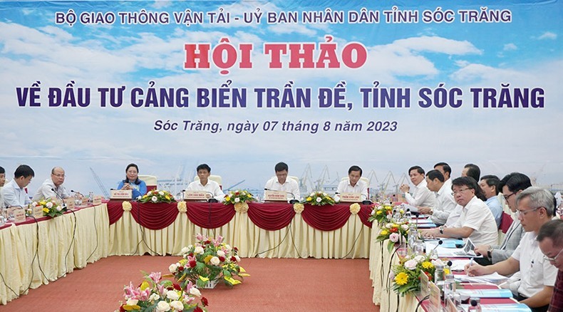 Các chuyên gia đóng góp ý kiến về đầu tư cảng biển Trần Đề. (Ảnh: soctrang.gov.vn)