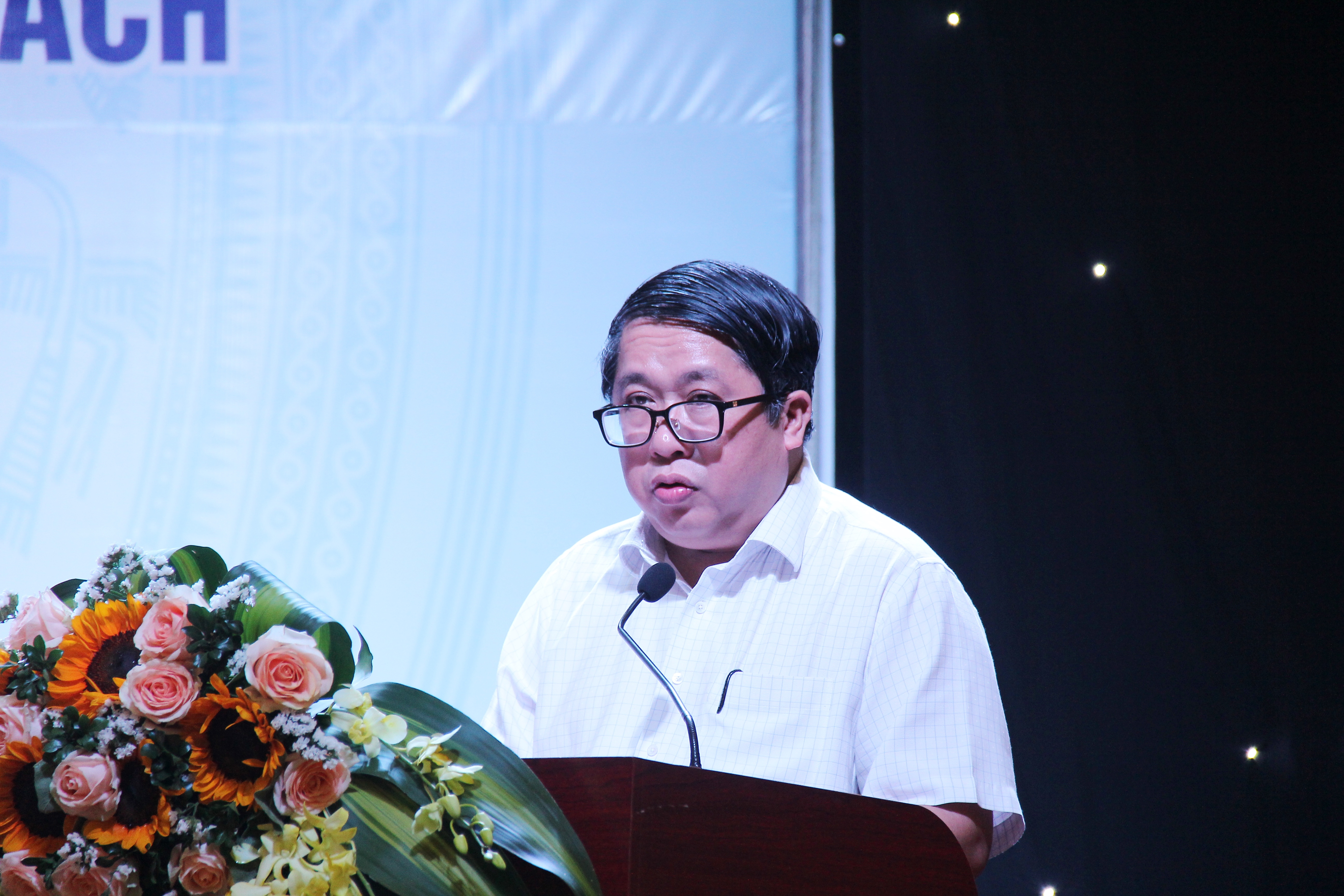Ông Dương Quốc Trịnh - Phó Cục trưởng Cục Công Thương địa phương phát biểu khai mạc hội nghị
