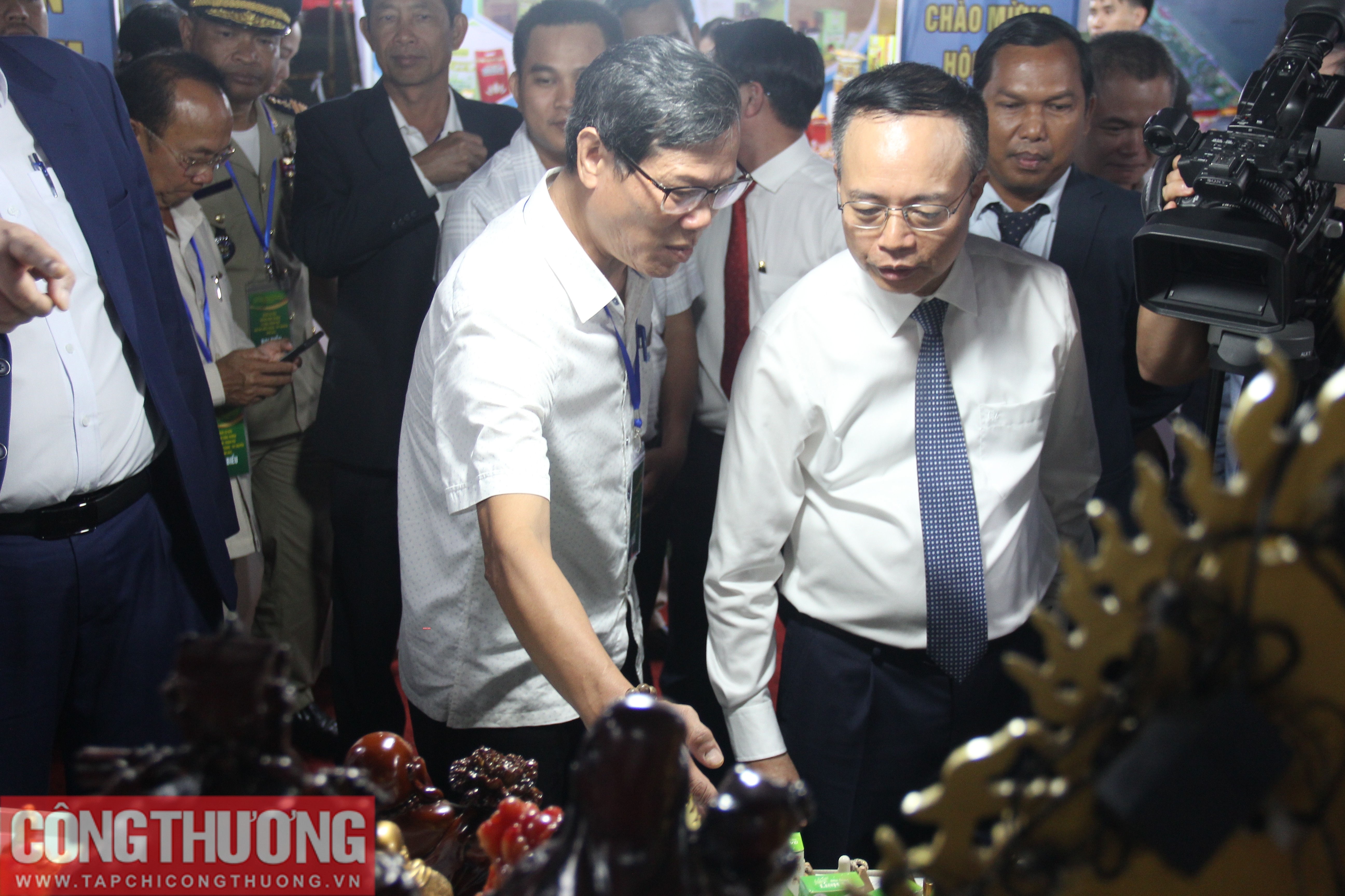 Khai mạc Hội chợ triển lãm hàng công nghiệp nông thôn tiêu biểu khu vực miền Trung - Tây Nguyên năm 2023