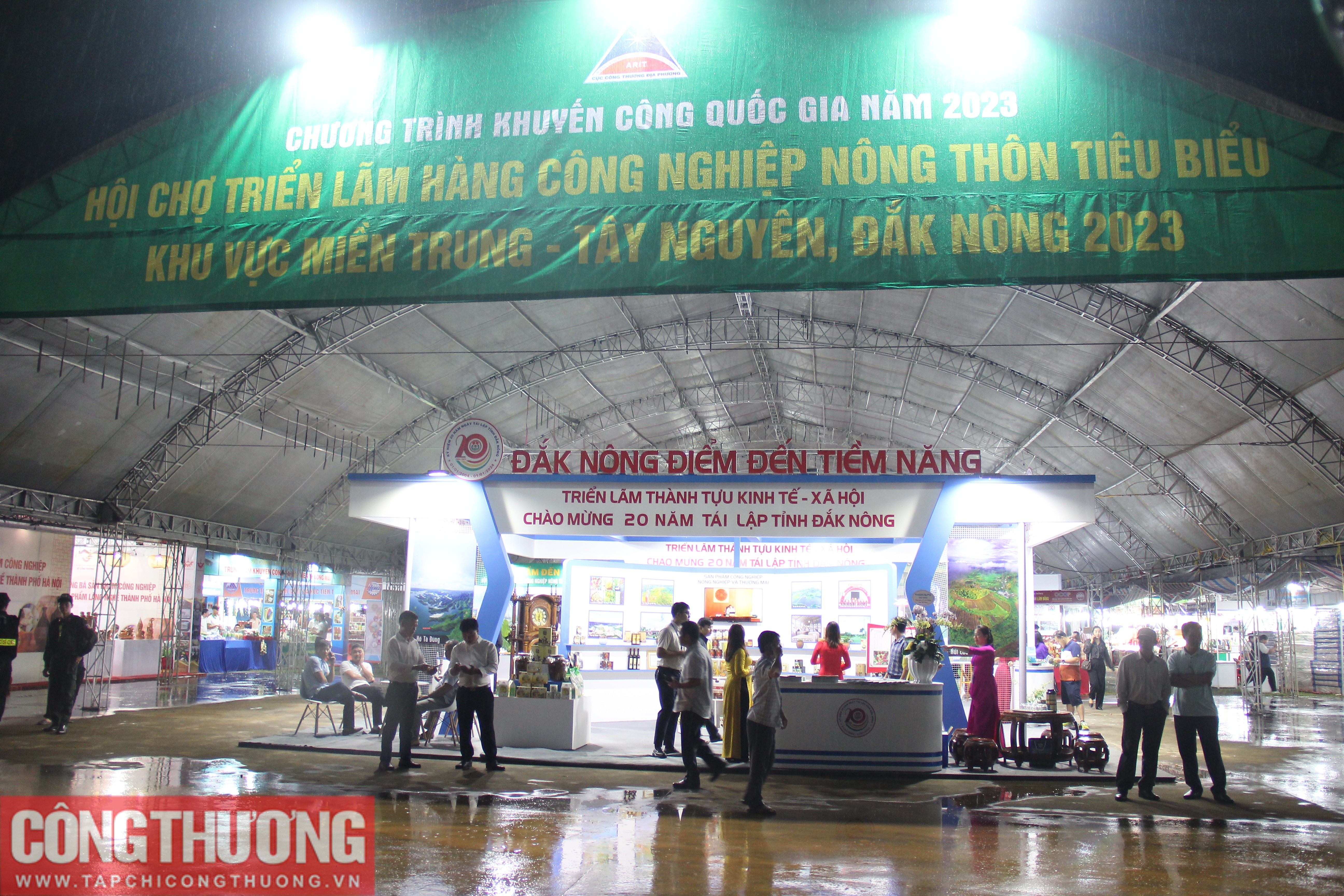 Hội chợ triển lãm hàng công nghiệp nông thôn tiêu biểu khu vực miền Trung - Tây Nguyên năm 2023 là dịp quảng bá, giới thiệu các sản phẩm công nghiệp nông thôn tiêu biểu của các địa phương