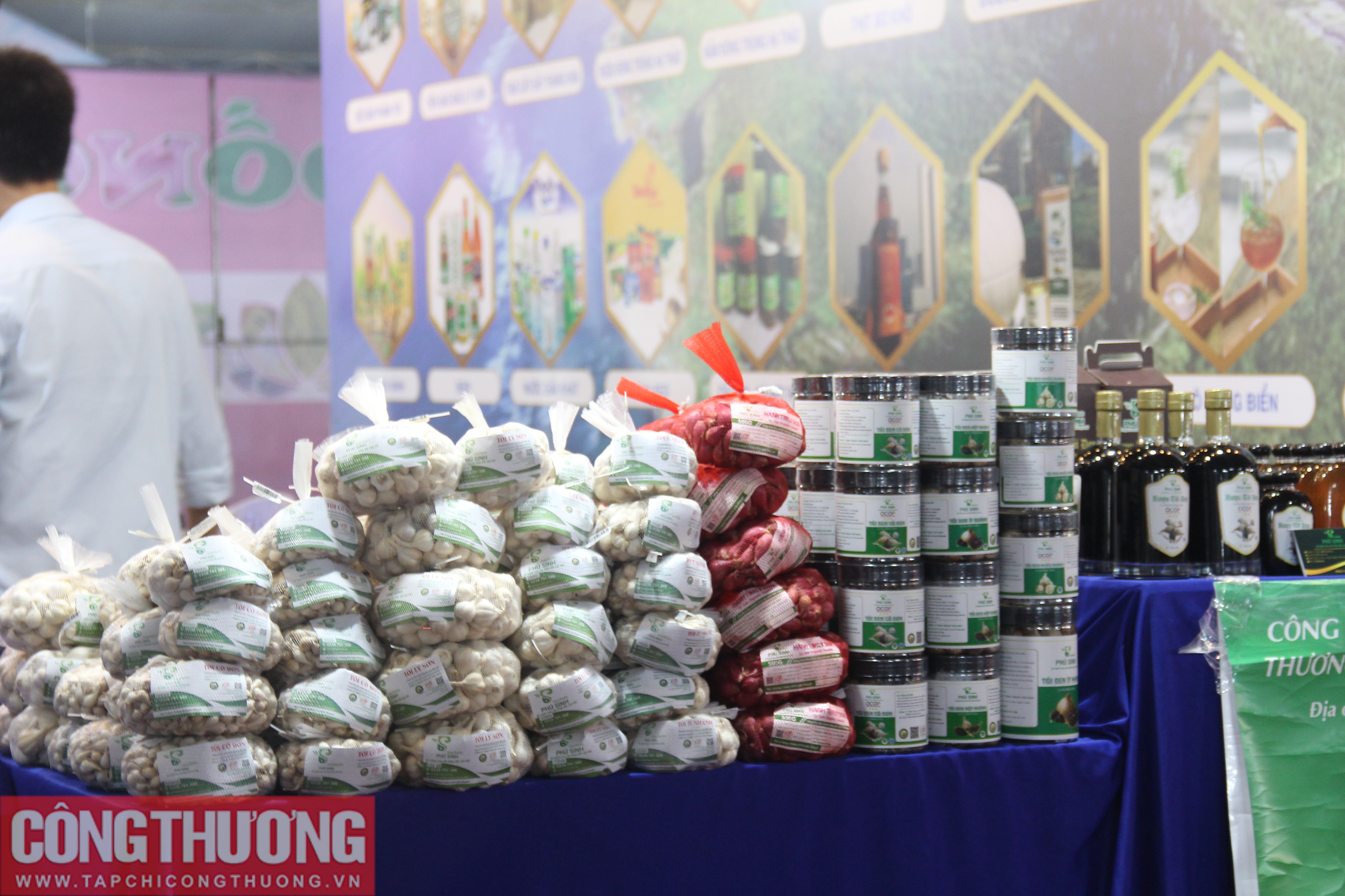 Khai mạc Hội chợ triển lãm hàng công nghiệp nông thôn tiêu biểu khu vực miền Trung - Tây Nguyên năm 2023