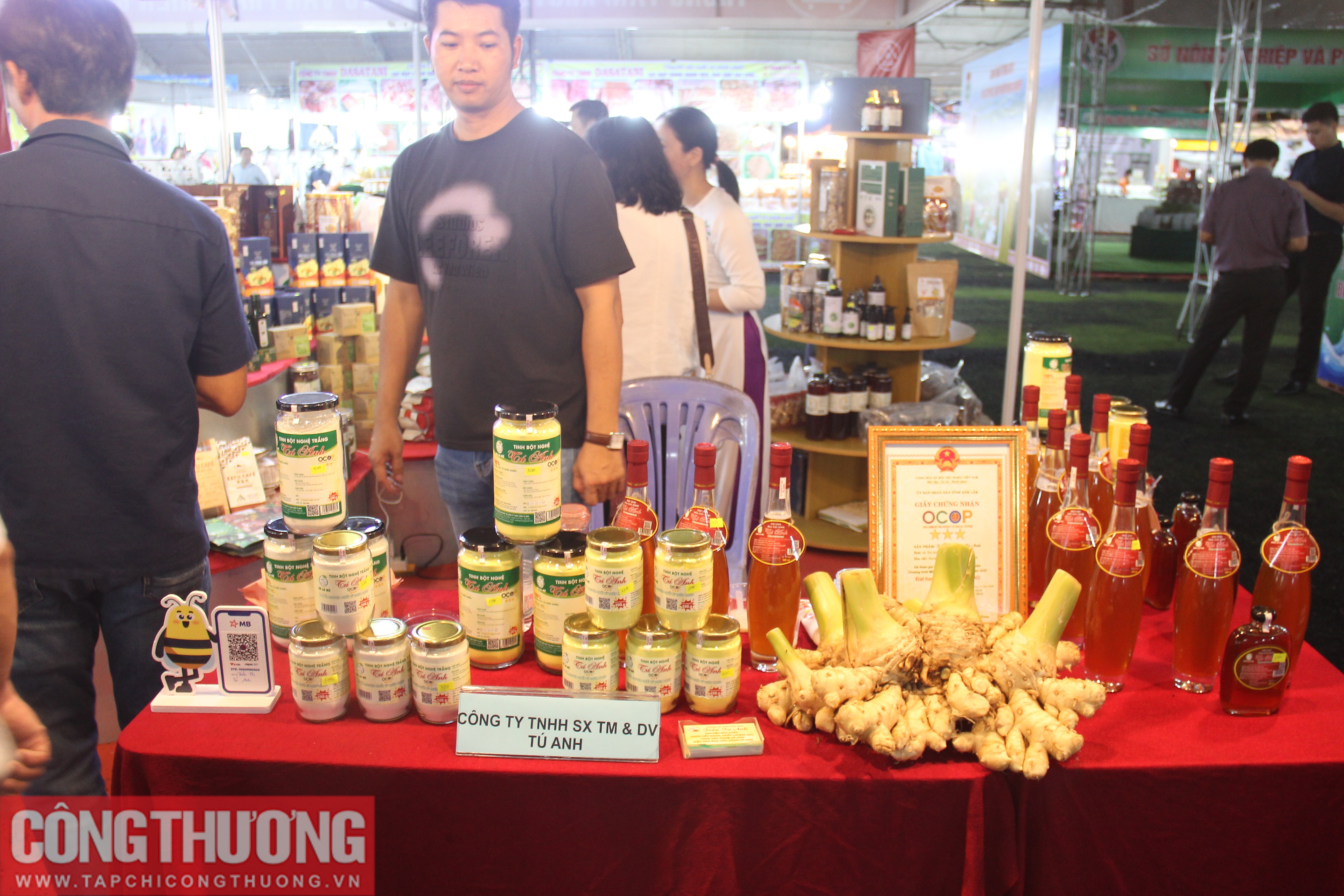 Khai mạc Hội chợ triển lãm hàng công nghiệp nông thôn tiêu biểu khu vực miền Trung - Tây Nguyên năm 2023