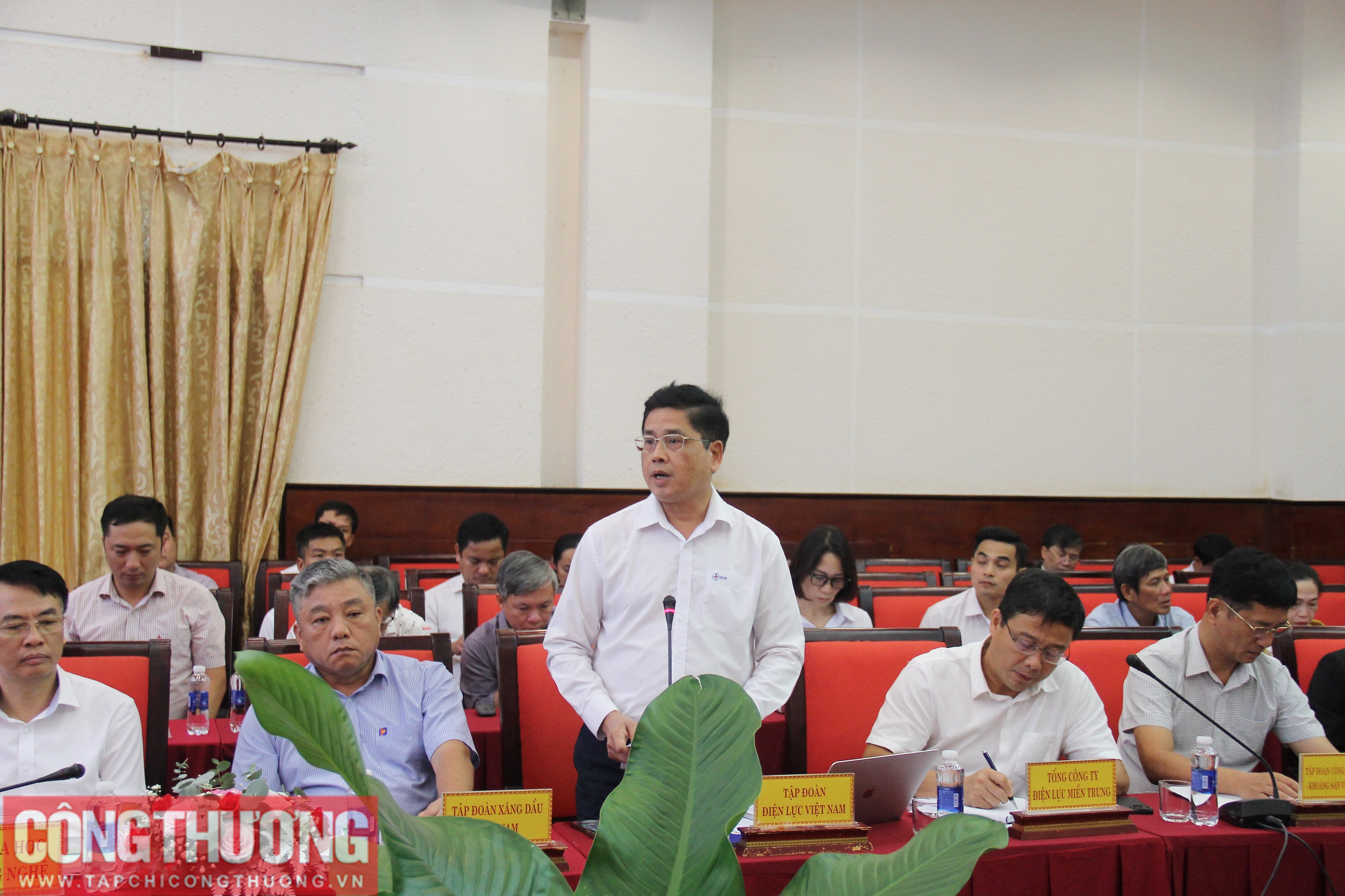 Ông Võ Quang Lâm, Phó Tổng giám đốc Tập đoàn Điện lực Việt Nam đề xuất những giải pháp cụ thể, thực chất để tháo gỡ khó khăn cho các địa phương