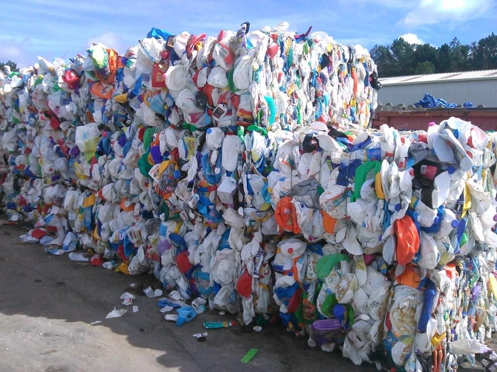 nhập khẩu phế liệu nhựa