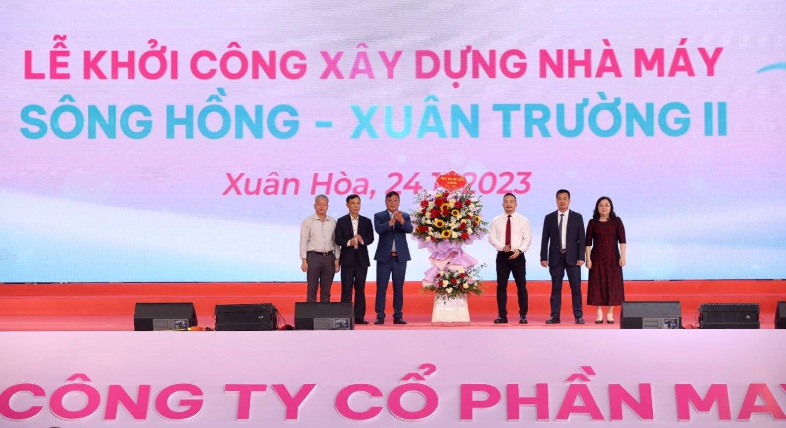 XÂY DỰNG NHÀ XƯỞNG CÔNG NGHIỆP VỚI KẾT CẤU THÉP TIỀN CHẾ
