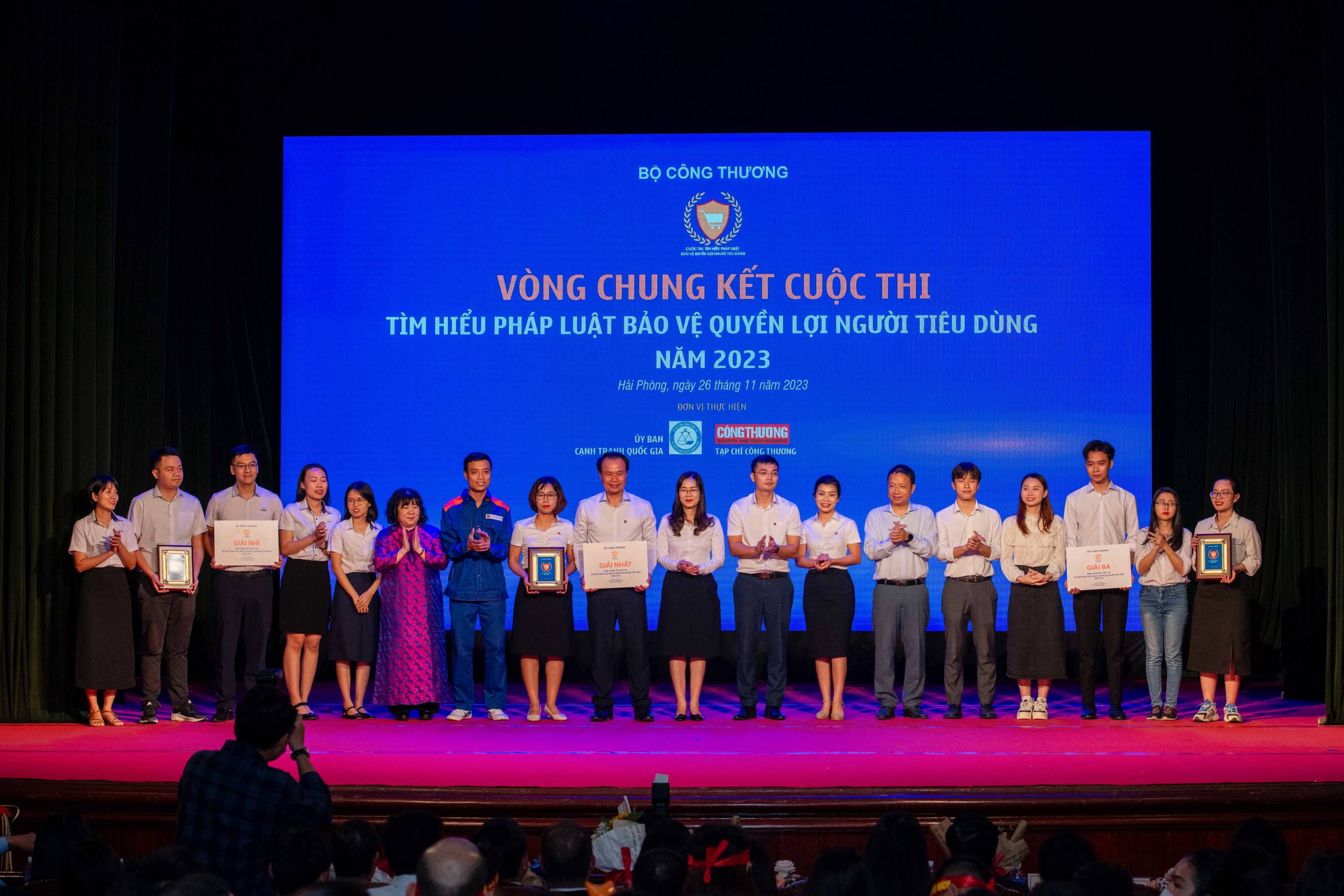 Trao giải Vòng chung kết Cuộc thi “Tìm hiểu pháp luật bảo vệ quyền lợi người tiêu dùng năm 2023”