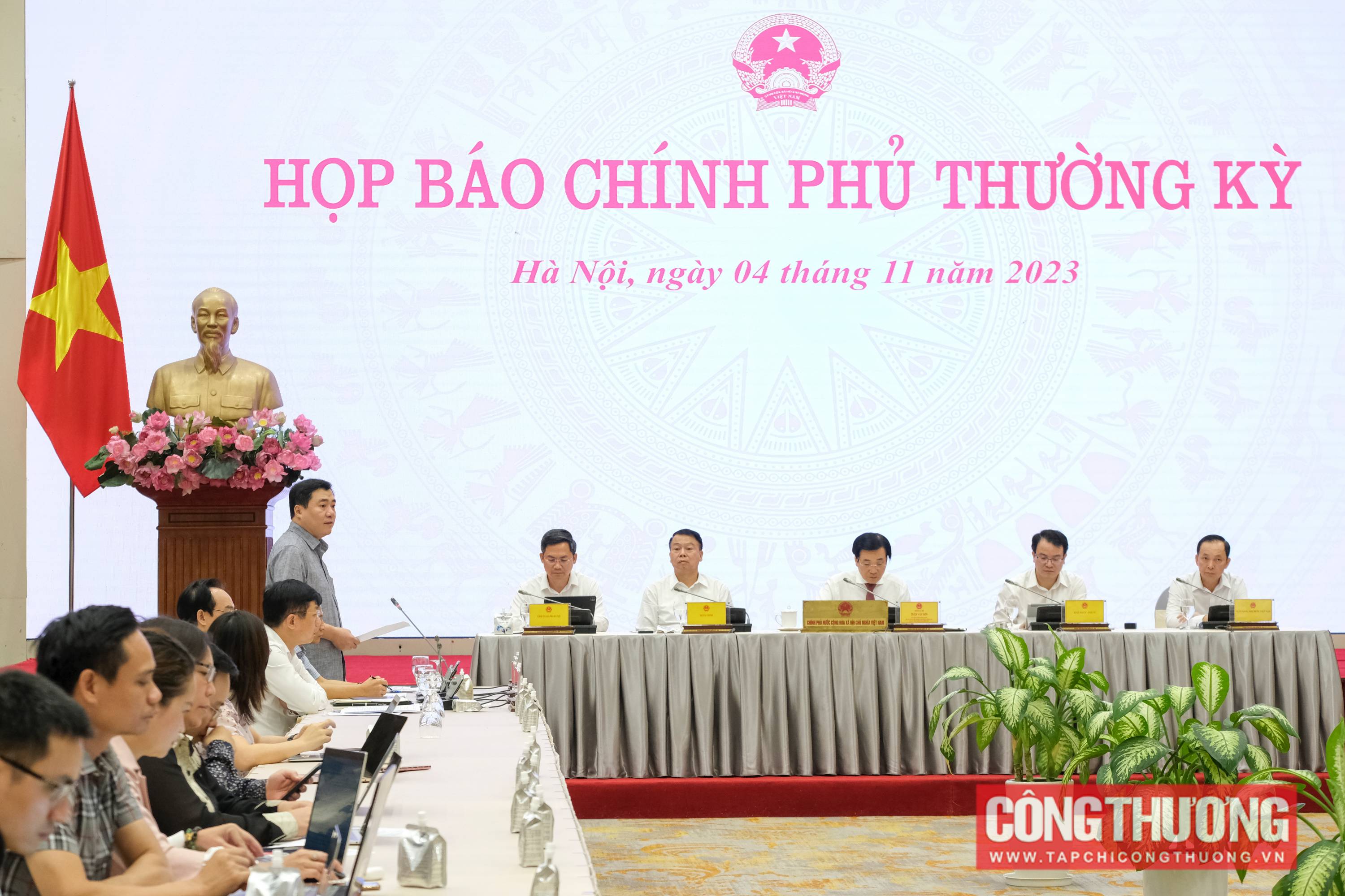 Thứ trưởng Bộ Công Thương Nguyễn Sinh Nhật Tân